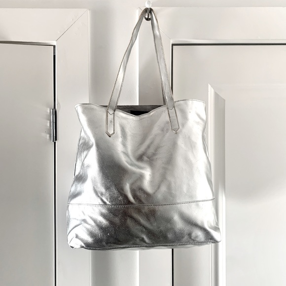 Bloomingdale’s tote bag. - Picture 1 of 3